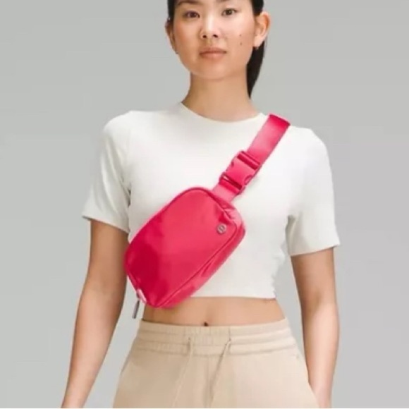 Authentic LULULEMON Everywhere Belt Bag 1L In Cherry Mist Pink & Silver Accents - Picture 4 of 10